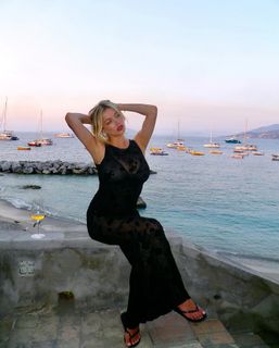 Caroline Vreeland feet photo thumbnail