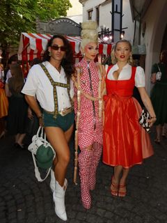 Caroline Vreeland feet photo thumbnail