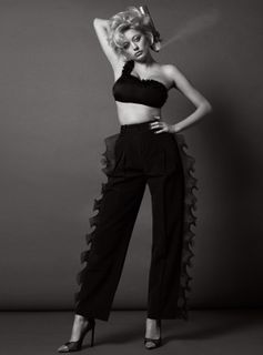 Caroline Vreeland feet photo 19
