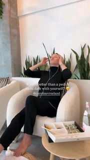 Caroline Vreeland feet photo 11