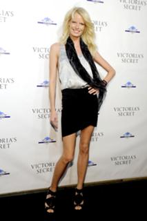 Caroline Winberg feet photo 2