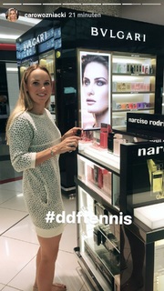 Caroline Wozniacki feet photo thumbnail