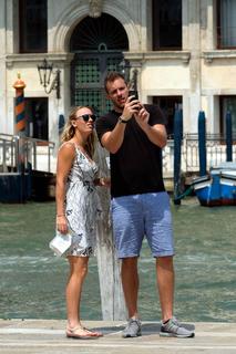 Caroline Wozniacki feet photo thumbnail
