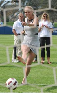 Caroline Wozniacki feet photo thumbnail