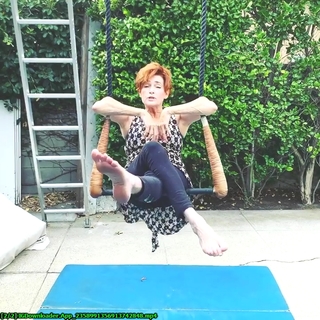 Carolyn Hennesy feet photo 9