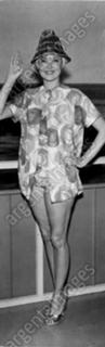 Carolyn Jones feet photo thumbnail