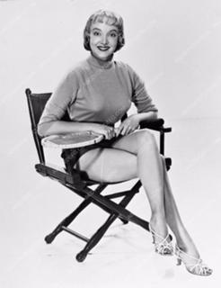Carolyn Jones feet photo thumbnail