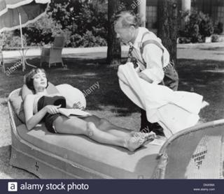 Carolyn Jones feet photo thumbnail