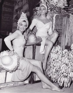 Carolyn Jones feet photo thumbnail