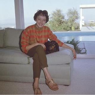 Carolyn Jones feet photo thumbnail