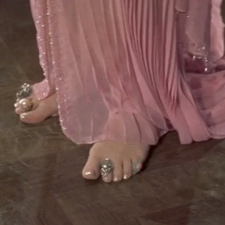 Carolyn Jones feet photo thumbnail