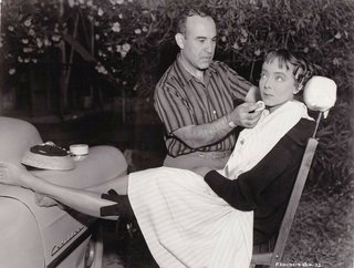 Carolyn Jones feet photo thumbnail