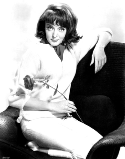 Carolyn Jones feet photo thumbnail