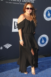 Carrie Ann Inaba feet photo thumbnail