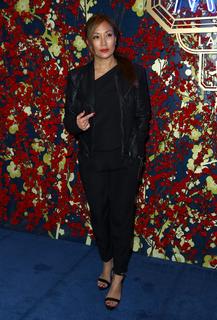 Carrie Ann Inaba feet photo thumbnail