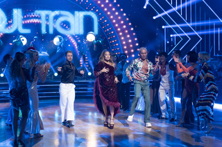 Carrie Ann Inaba feet photo thumbnail