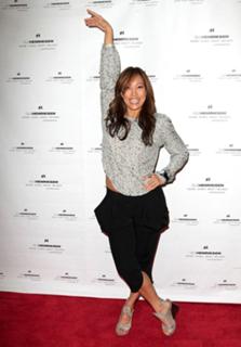 Carrie Ann Inaba feet photo thumbnail