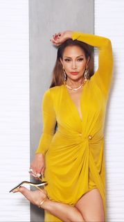 Carrie Ann Inaba feet photo thumbnail