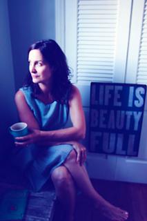 Carrie-Anne Moss feet photo thumbnail