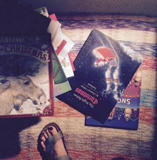 Carrie-Anne Moss feet photo thumbnail