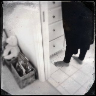 Carrie-Anne Moss feet photo thumbnail