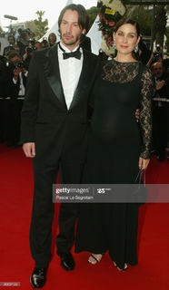 Carrie-Anne Moss feet photo thumbnail
