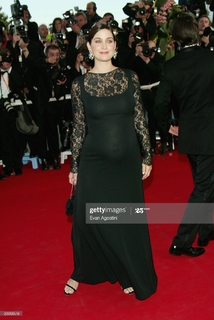 Carrie-Anne Moss feet photo thumbnail