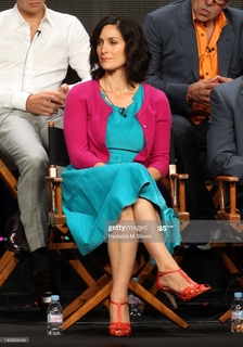 Carrie-Anne Moss feet photo thumbnail