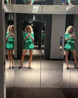 Carrie Bickmore feet photo 3
