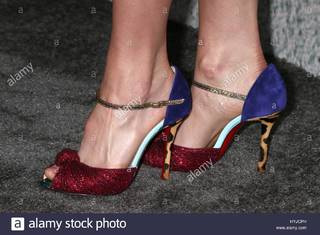 Carrie Coon feet photo thumbnail