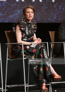 Carrie Coon feet photo thumbnail