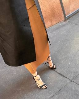 Carrie Coon feet photo thumbnail
