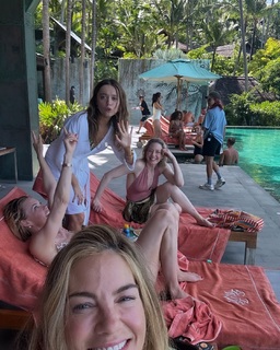 Carrie Coon feet photo thumbnail