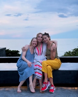 Carrie Coon feet photo thumbnail