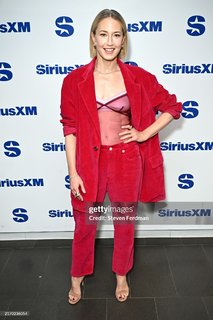 Carrie Coon feet photo thumbnail