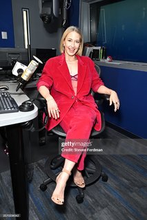 Carrie Coon feet photo thumbnail