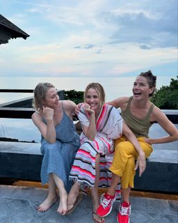 Carrie Coon feet photo thumbnail