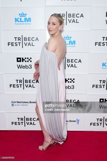 Carrie Coon feet photo thumbnail