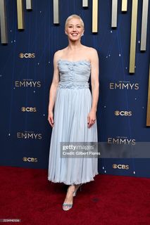 Carrie Coon feet photo thumbnail