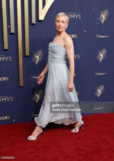 Carrie Coon feet photo thumbnail