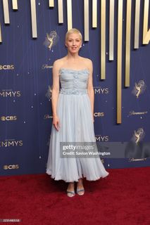 Carrie Coon feet photo thumbnail