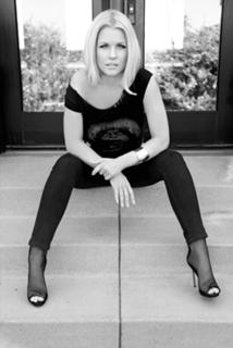 Carrie Keagan feet photo thumbnail