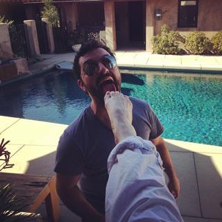 Carrie Keagan feet photo thumbnail