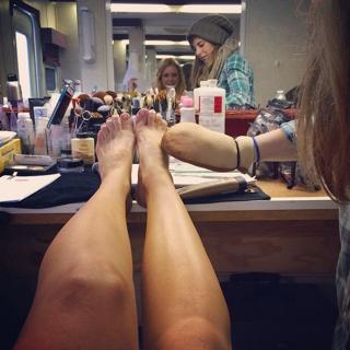 Carrie Keagan feet photo thumbnail
