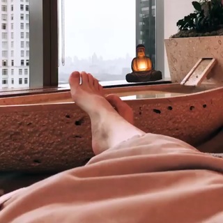 Carrie Keagan feet photo thumbnail