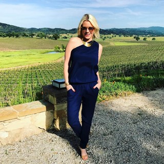 Carrie Keagan feet photo thumbnail