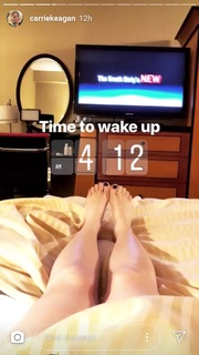 Carrie Keagan feet photo thumbnail