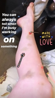 Carrie Keagan feet photo thumbnail