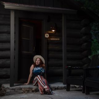 Carrie Keagan feet photo thumbnail