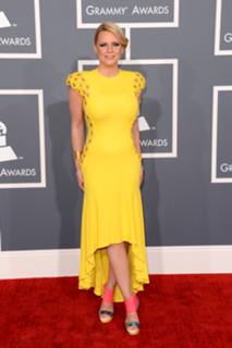 Carrie Keagan feet photo thumbnail